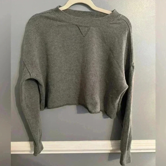 Colsie Tops - Colsie Heather Gray Cropped Top